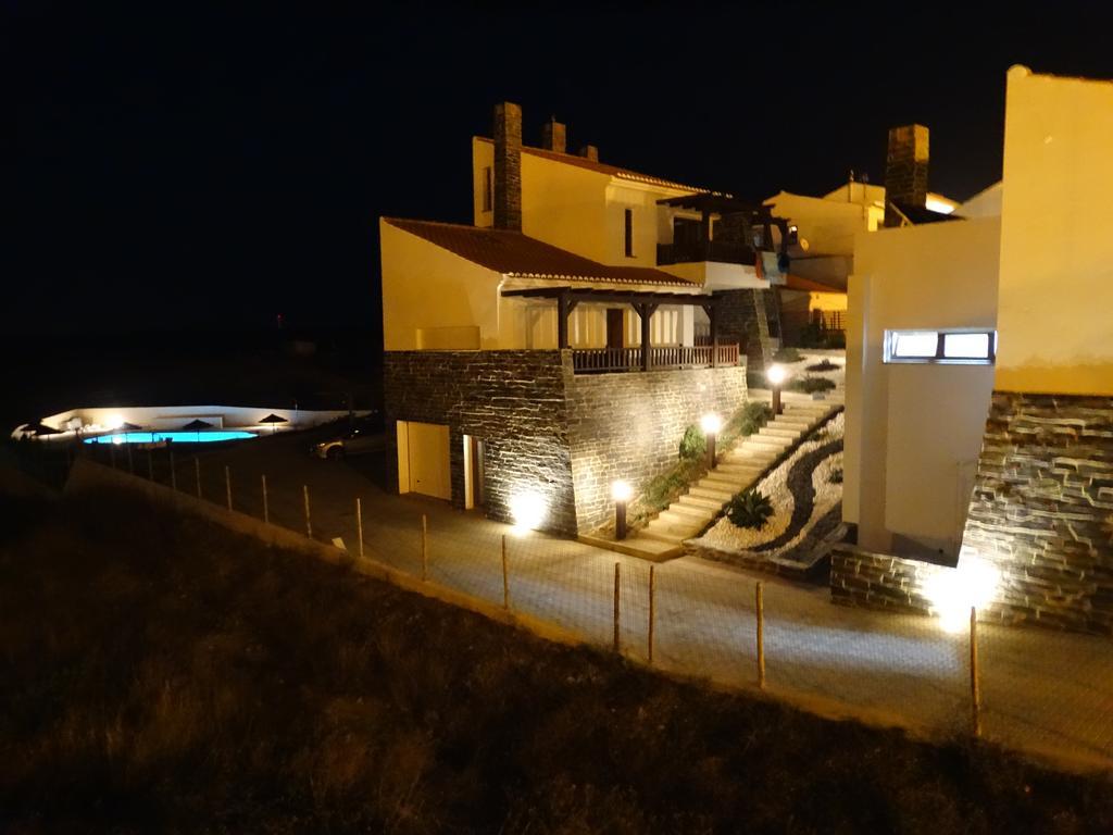 Falesias Da Arrifana Praia da Arrifana Exteriör bild